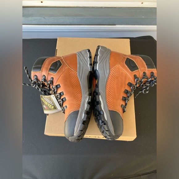 Vasque Shoes - [NWT] VASQUE - St. Elias FG GTX Women’s Waterproof Hiking Boot